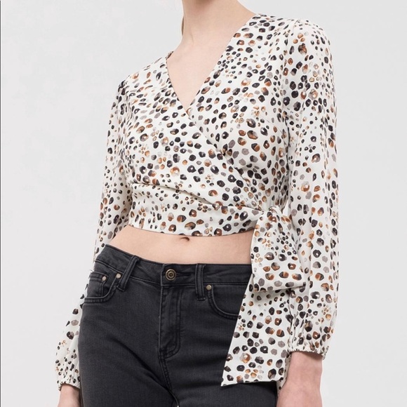 JOA Cropped Leopard Print Wrap Top - Picture 5 of 9